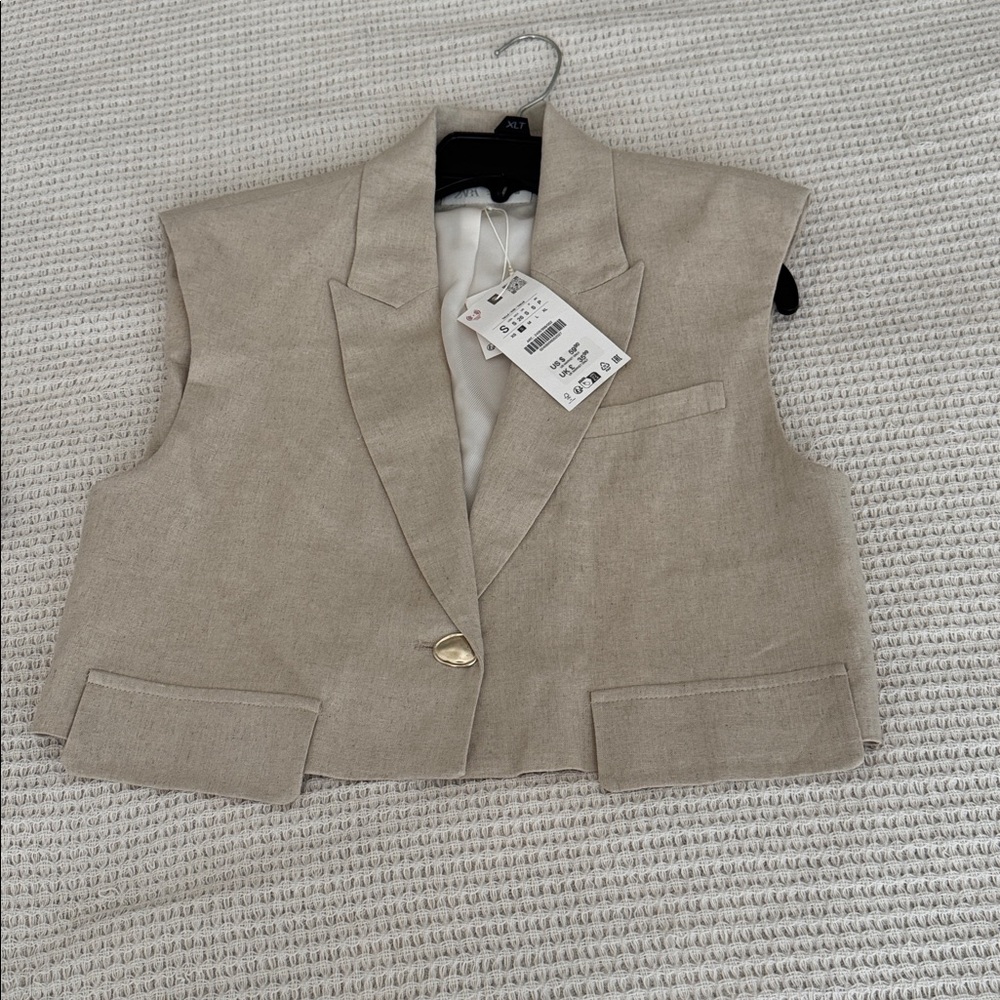 Zara Sleeveless Cropped Blazer Vest in Beige